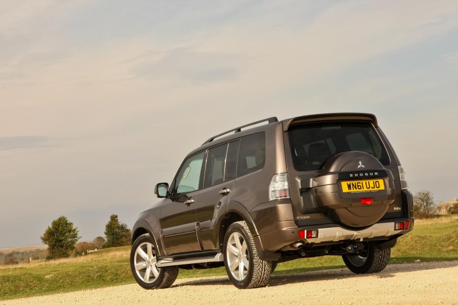  Mitsubishi Shogun 2012 года  (UK) (фото 11 из 17)